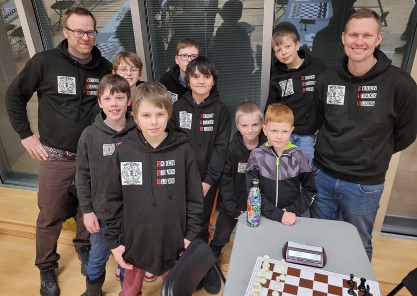 Lagfoto av Skien Sjakklubbs lag i NM for barnelag 2026 